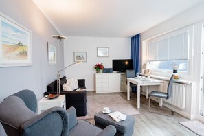 Unclassified image, 2 of 33, button - Sonnenidyll - 2-zimmer-ferienidyll in Strand- und Waldnähe, Zentrumsnah (Sylt)