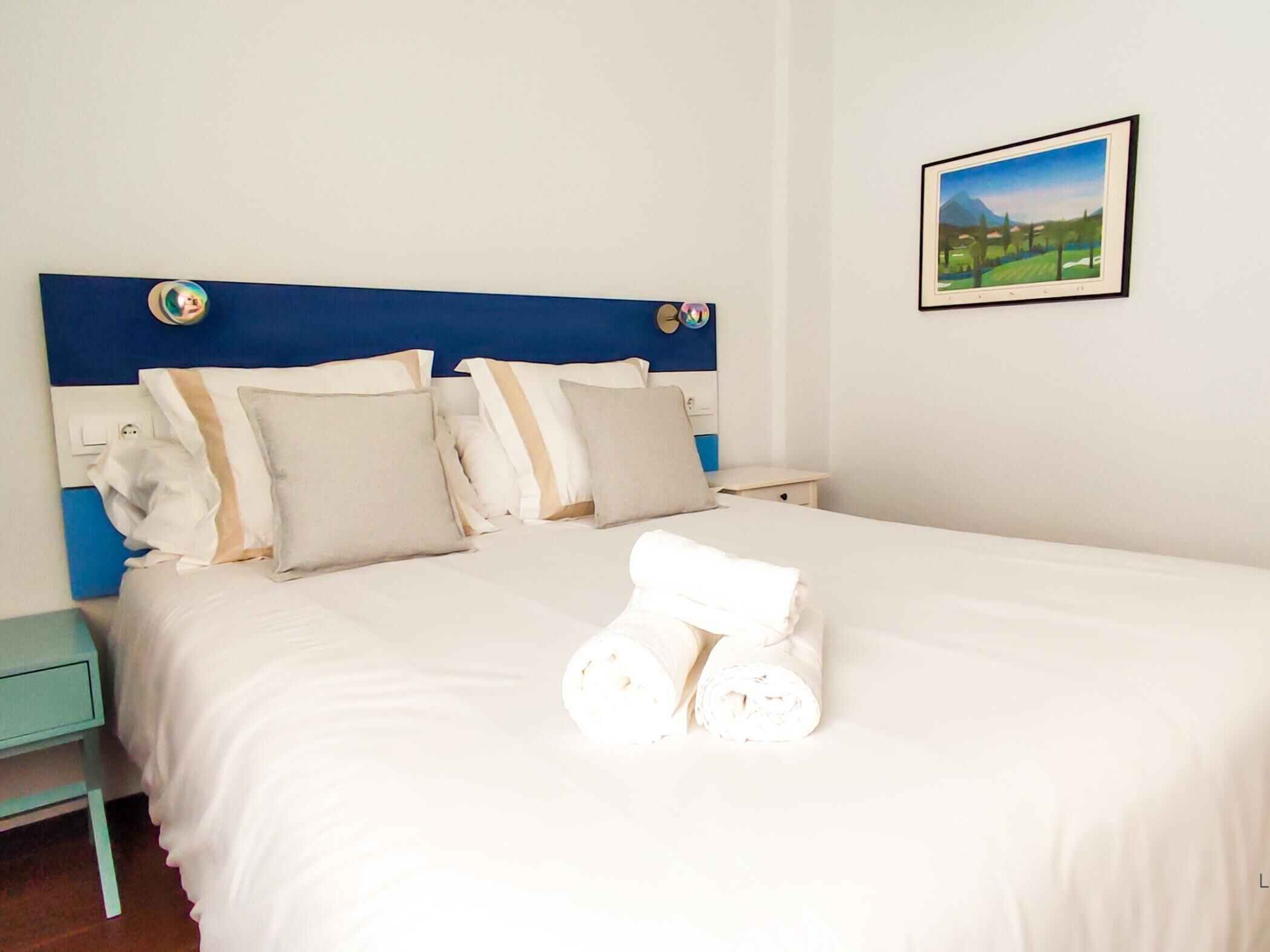 4 soverom, strykejern/-brett, internettilgang og sengetøy