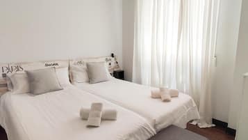 4 bedrooms, iron/ironing board, internet, bed sheets