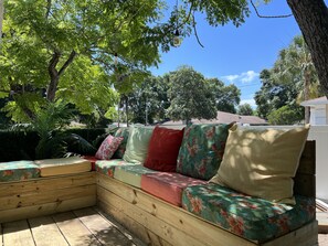 Property grounds - Tropical 2 Bedroom close to everything in Tampa! (Tampa)