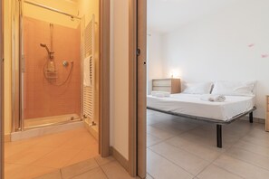 2 bedrooms, desk, travel cot, free WiFi - Nice apartment for 4 people with WIFI, TV and patio, close to Porto Recanati (Loreto)