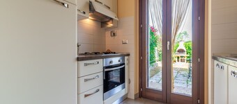 Cosy apartment for 4 people with WIFI, TV and patio, close to Porto Recanati