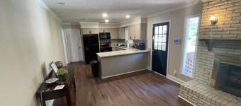 Cheerful 3 Bedroom House in a Quiet Neighborhood