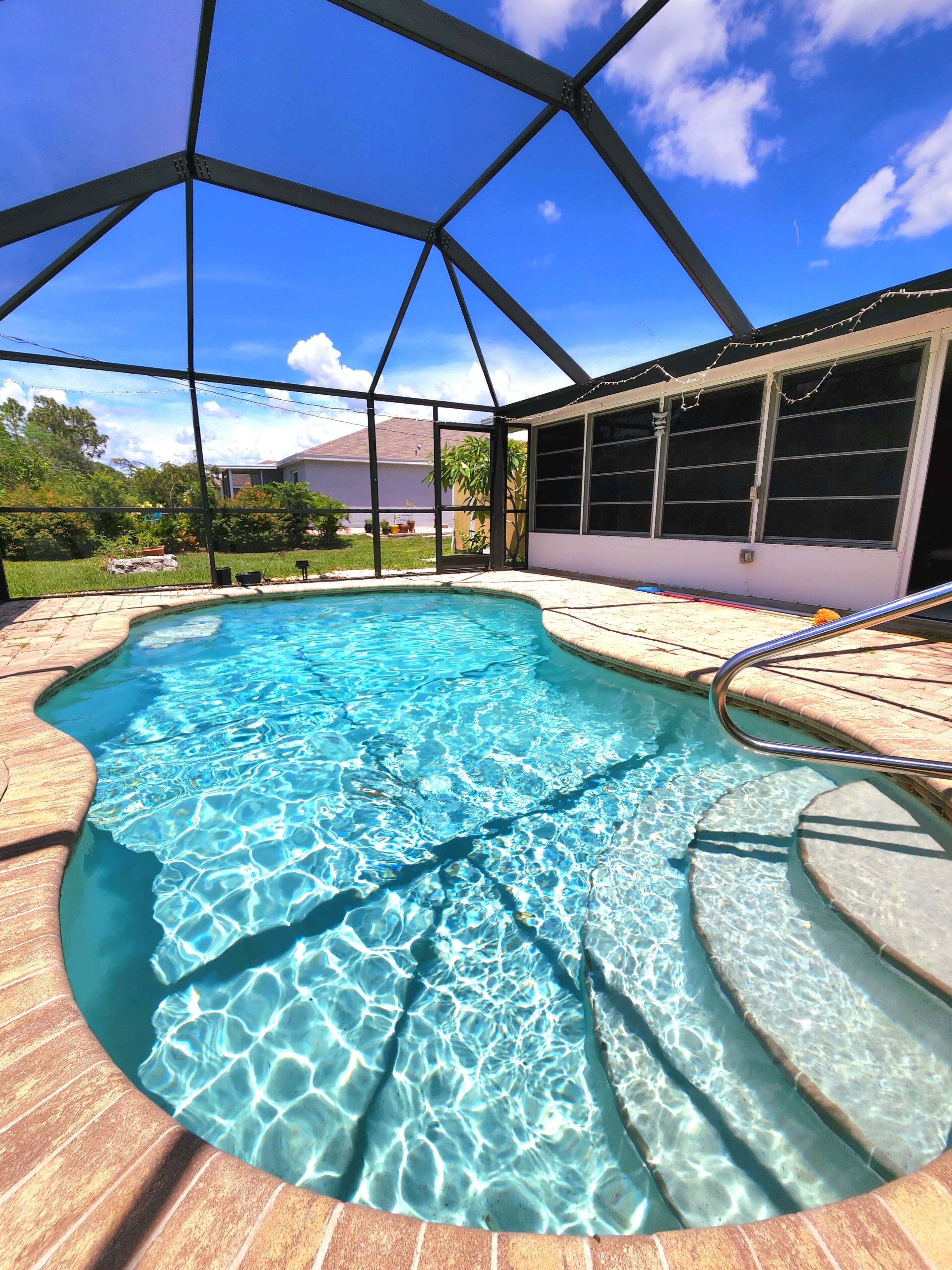 Tropical family getaway w/pool