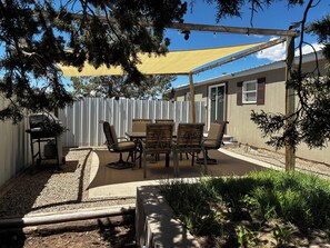 Outdoor dining - Spacious and Pet friendly with perfect climate control using central Ac/Heat.... (Aztec)