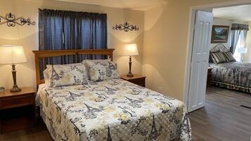 5 bedrooms, desk, iron/ironing board, travel crib