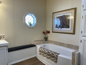 Bathtub, hair dryer, towels, soap - Spacious and Pet friendly with perfect climate control using central Ac/Heat.... (Aztec)