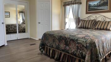 5 bedrooms, desk, iron/ironing board, travel cot