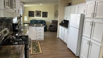 冰箱、微波炉、烤箱、炉灶