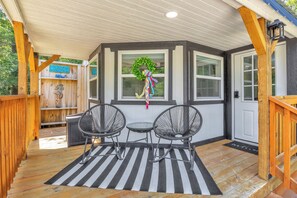 Terrace/patio - Secluded Tiny Home Only Minutes To ☀️ 🏝 Topsail Island, NC 🏝☀️ (Hampstead)