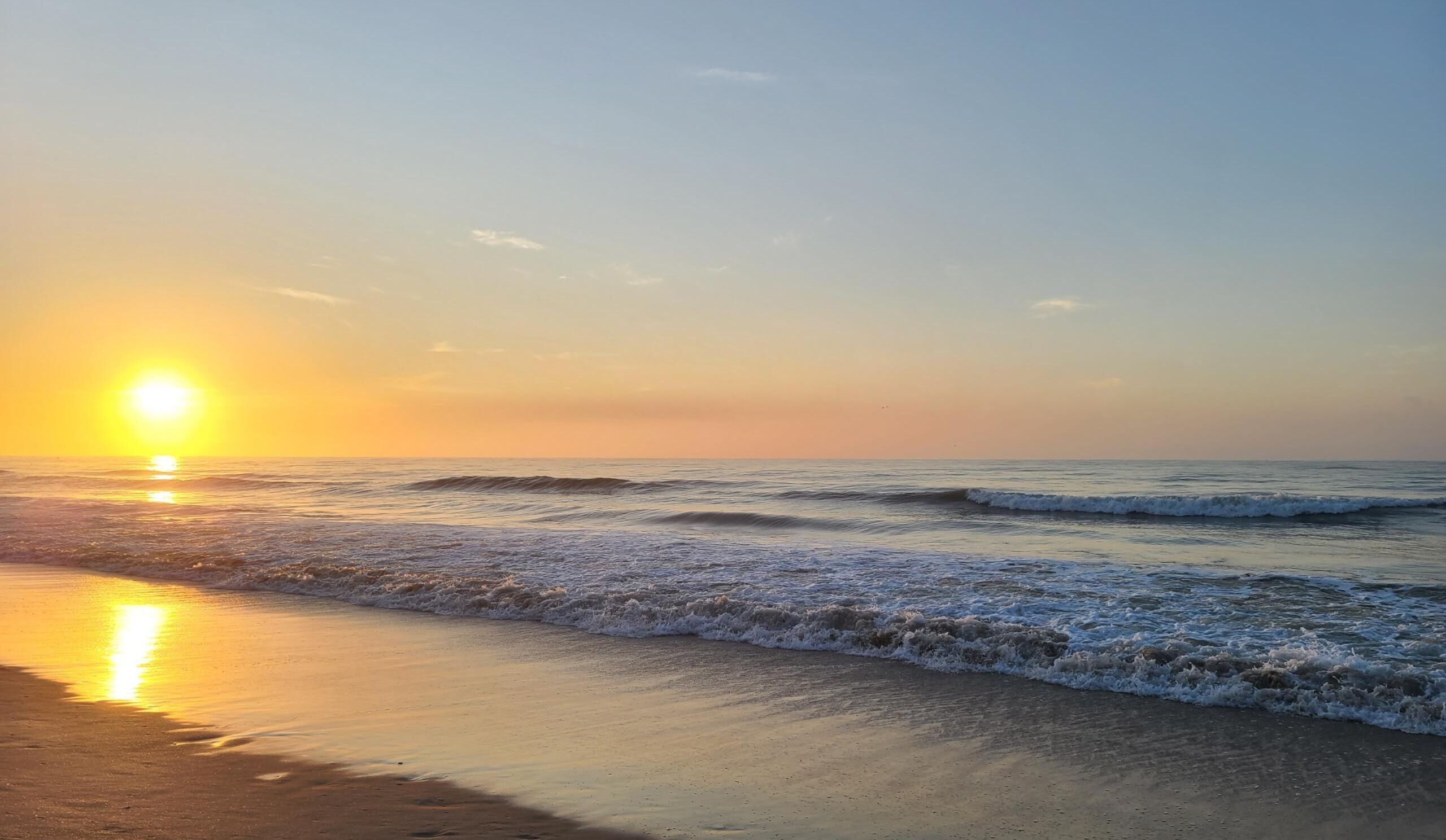 Ubicación cercana a la playa, tumbonas y toallas de playa