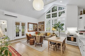 Interior - Newly Remodeled Upscale Downtown Guest Cottage - 1br loft - Sleeps 6 (Greenville)