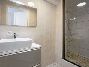 シャワー、タオル