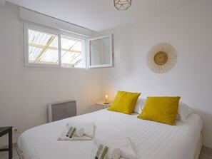 2 bedrooms, iron/ironing board, WiFi, bed sheets