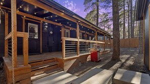 Exterior - Retro Cabin, 2 porches, fireplace, Dog Friendly fenced yard (Lakeside)