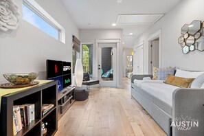 Smart TV, Netflix, Hulu, books