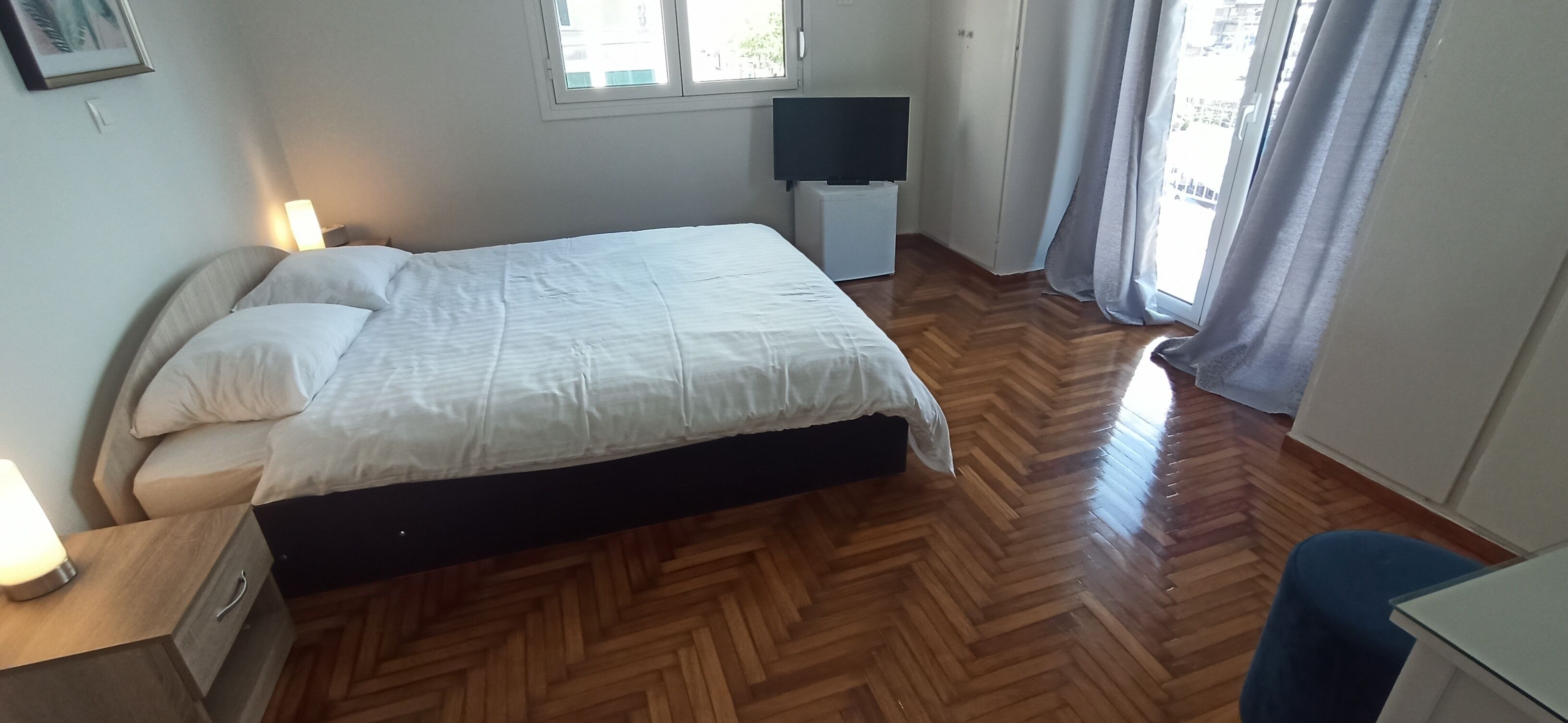 1 habitación, tabla de planchar con plancha, wifi y ropa de cama 