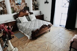 3 chambres, fer et planche à repasser, Wi-Fi, draps fournis