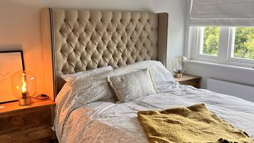 2 chambres, fer et planche à repasser, Wi-Fi, draps fournis