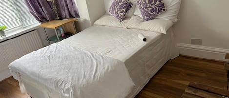 WiFi, bed sheets