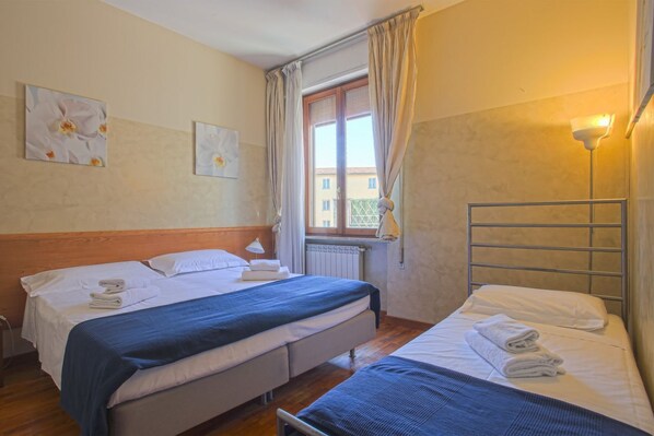 1 chambre, fer et planche à repasser, Wi-Fi, literie fournie