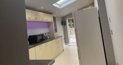 House - Sleeps up to 8 people & free parking