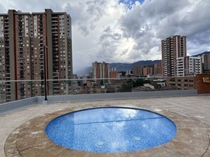 Piscine extérieure, piscine chauffée