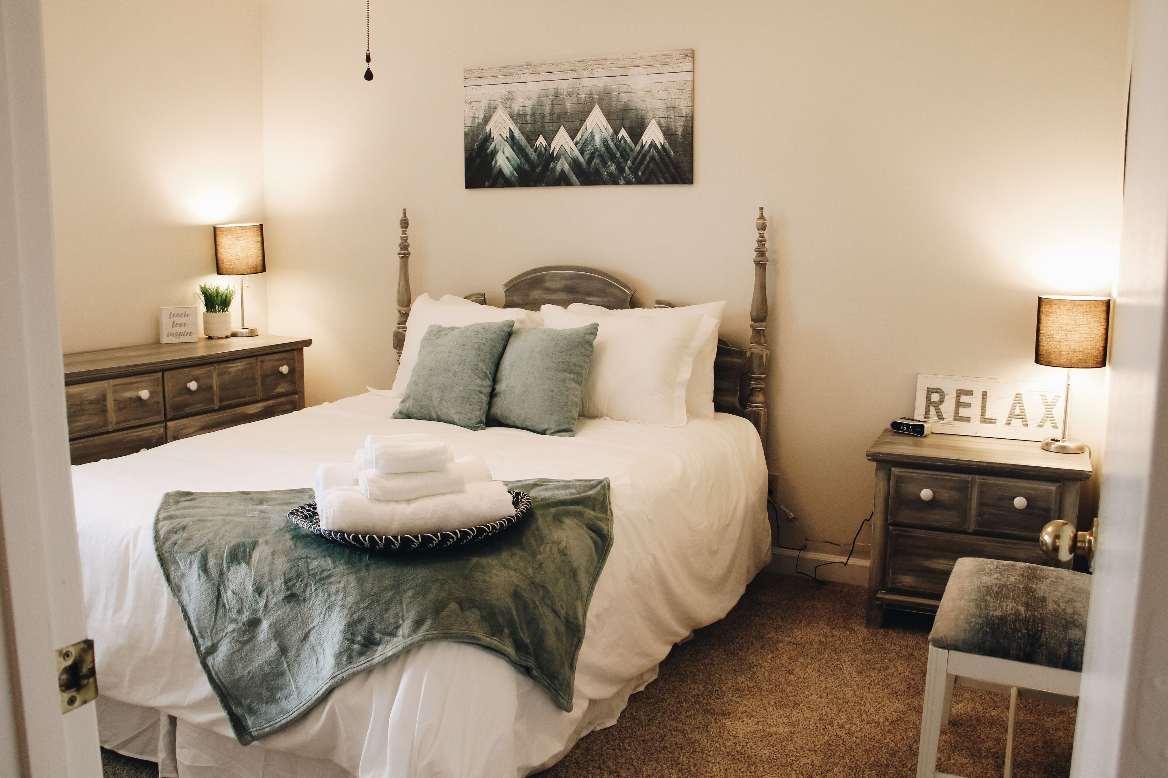 2 chambres, fer et planche à repasser, Wi-Fi, draps fournis