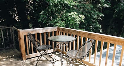 Boho 2 bedroom in downtown Floyd, VA-Golden Maple