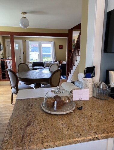 Private house, walking distance to downtown