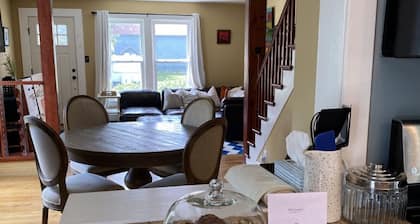 Private house, walking distance to downtown