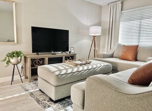 Smart TV - Downtown Gilbert *Pet-Friendly* Getaway (Gilbert)