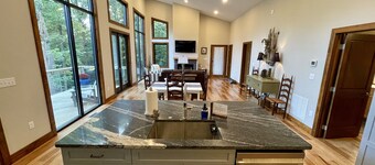 Stunning Mountain-Modern Cabin Close to Asheville w/Hot Tub