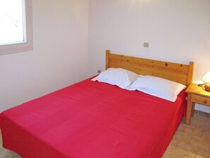 1 bedroom, travel crib, free WiFi, bed sheets