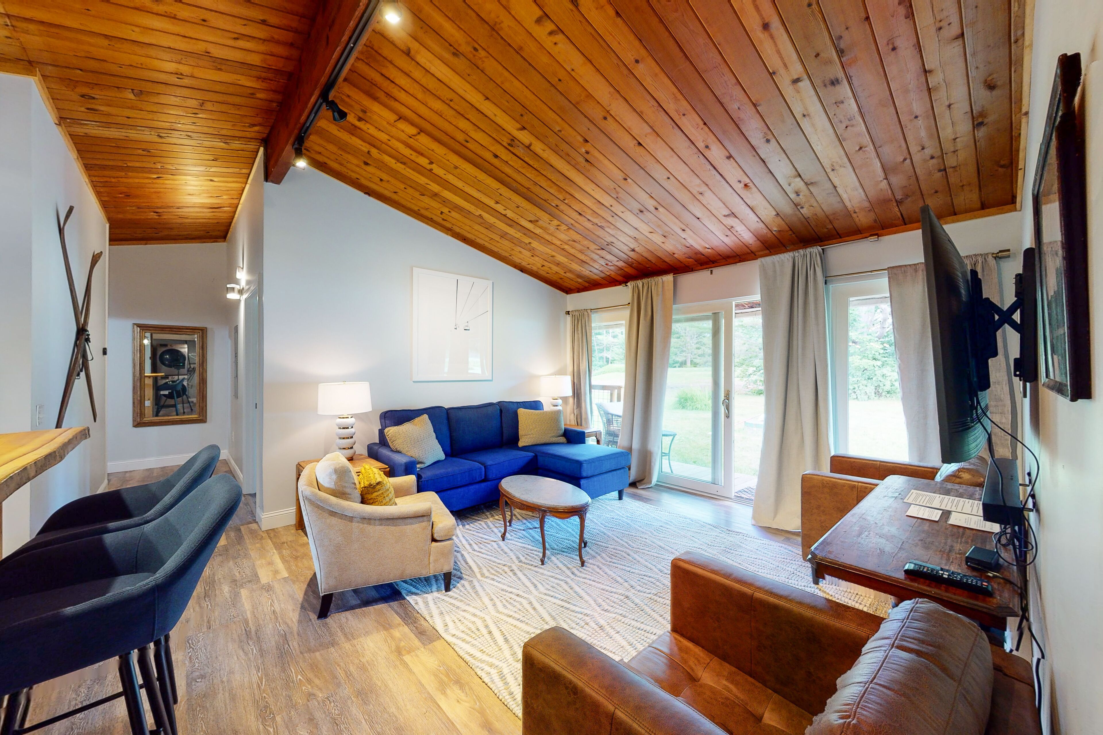 Lovely dog-friendly riverfront condo with firepit & washer/dryer