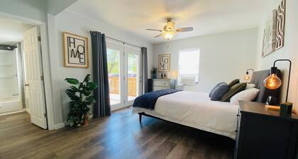 — Bear Bungalow Hot Springs — Fully Remodeled, Convenient Location