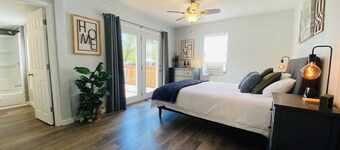 — Bear Bungalow Hot Springs — Fully Remodeled, Convenient Location