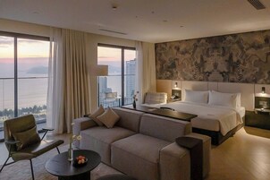 Senior-Suite | Minibar, Zimmersafe, Schreibtisch, laptopgeeigneter Arbeitsplatz