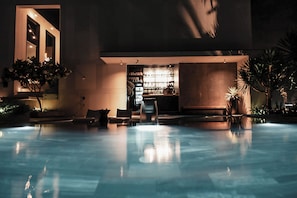 Outdoor pool - December (Nha Trang)