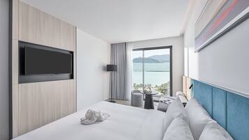 Phòng đôi Senior | Minibar, két bảo mật tại phòng, bàn