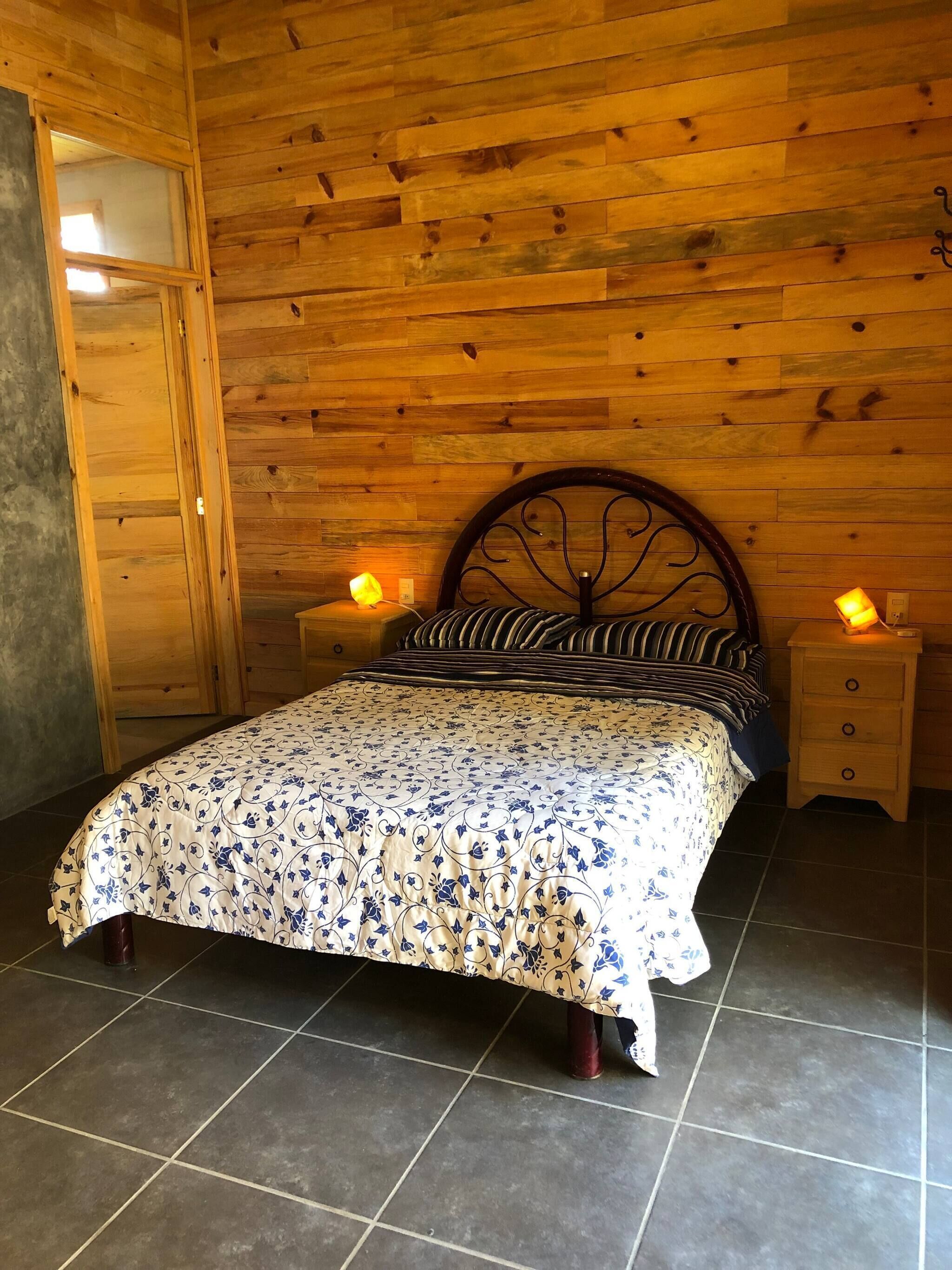1 chambre, fer et planche à repasser, accès Internet
