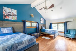 4 bedrooms, desk, iron/ironing board, travel cot