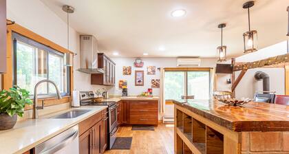 The Charming Cabin **Hottub*Gym*Firepit**(Pet-friendly)