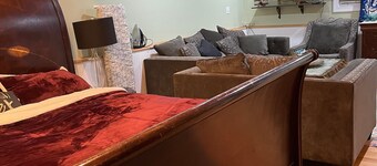 1 beautiful master bedroom , bathroom ( Not an entire house ) 