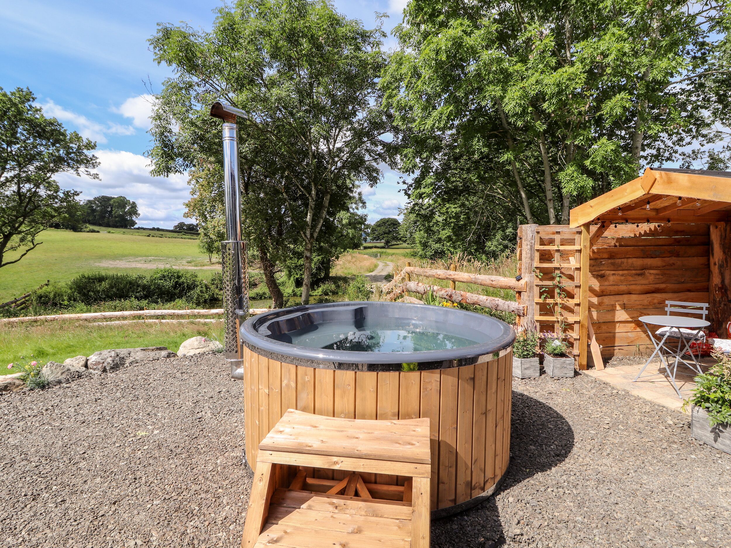 Outdoor spa tub