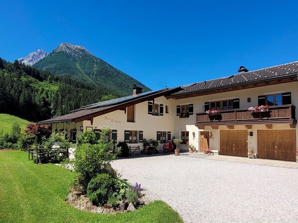 Exterior - Ferienwohnung Hochwies, 1-2 Personen, 40 qm, Dusche/wc, Südbalkon, TV, 1 Schlafzimmer, Allergikerwohnung, Nichtraucher (Ramsau bei Berchtesgaden)