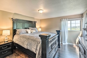 4 bedrooms, desk, iron/ironing board, travel cot - Peaceful Vadito Family Home Near Taos Valley! (Vadito)