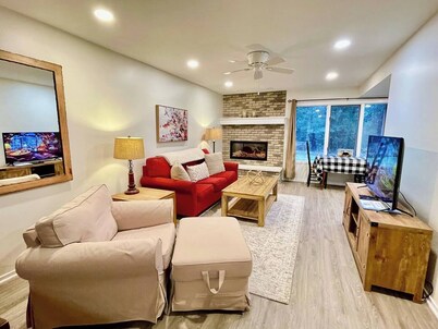 DOG Friendly Condo w/POOLS (1 Mile from Ski Hill)