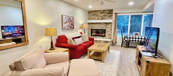 PET Friendly Condo w/POOLS (1 Mile from Ski Hill)
