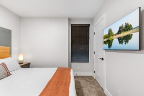 3 bedrooms, desk, iron/ironing board, free WiFi